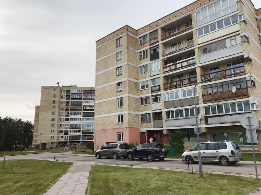 Erdvus Butas Su Balkonu Salia Ezero Ir Stadiono Visaginas Εξωτερικό φωτογραφία